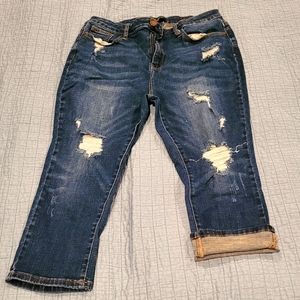 Judy Blue Distressed Capris